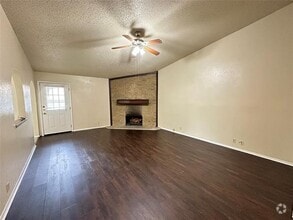 Building Photo - 1833 Castle Dr