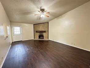 Building Photo - 1833 Castle Dr