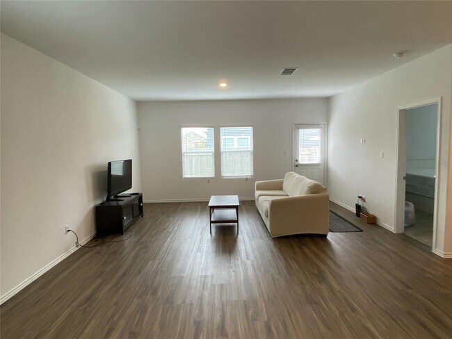 Building Photo - 133 Akela Wy