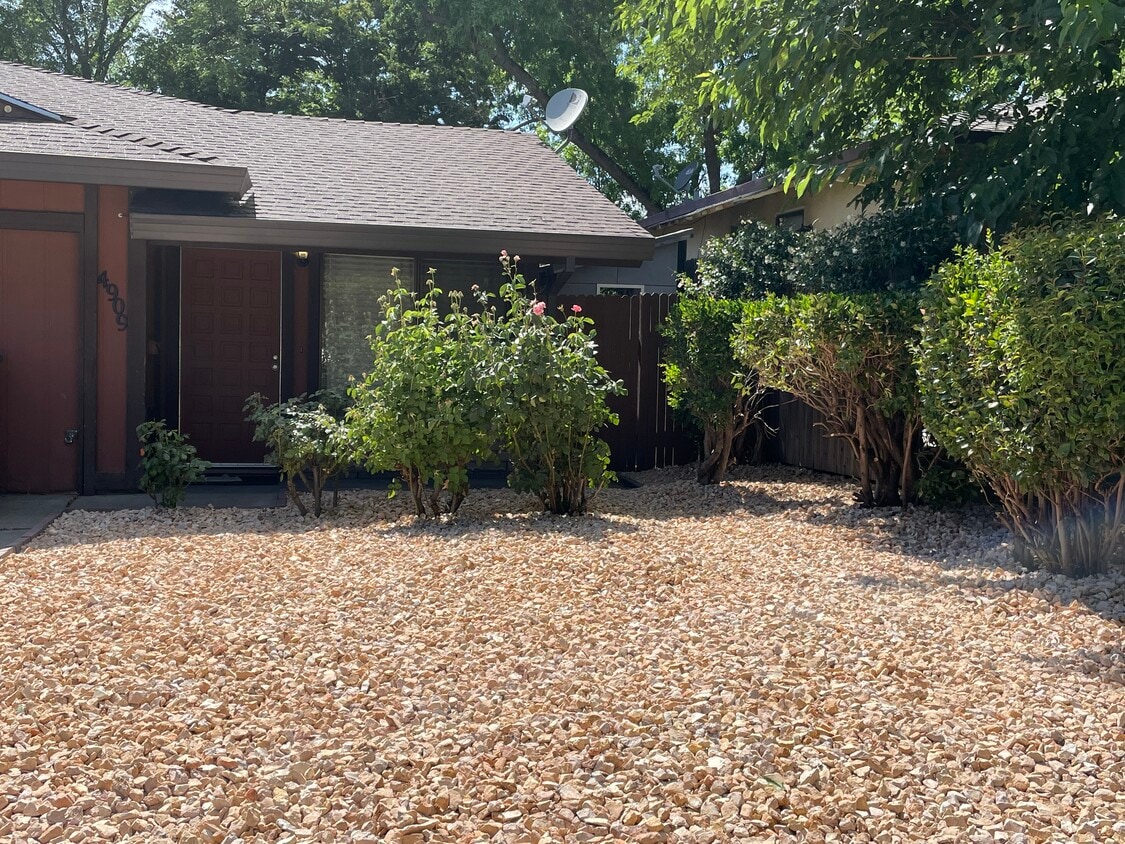 Primary Photo - 4909 Orchid Way