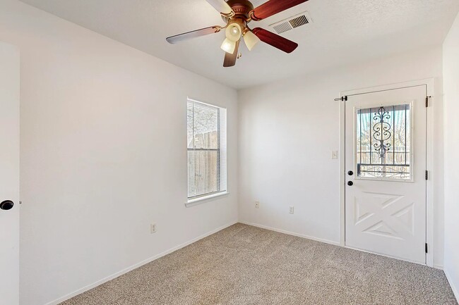 Foto del edificio - 699 Lakeview Cir SE