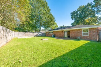 Building Photo - 9330 Meadowbriar Ln