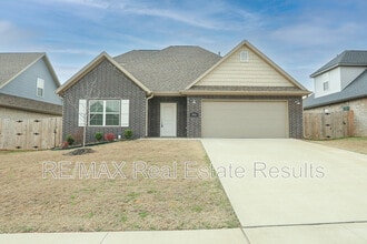 Building Photo - 5911 SW Gentle Winds Ave