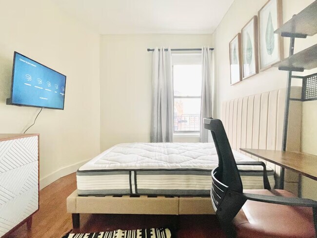 Foto del edificio - Furnished room/NOT APARTMENT