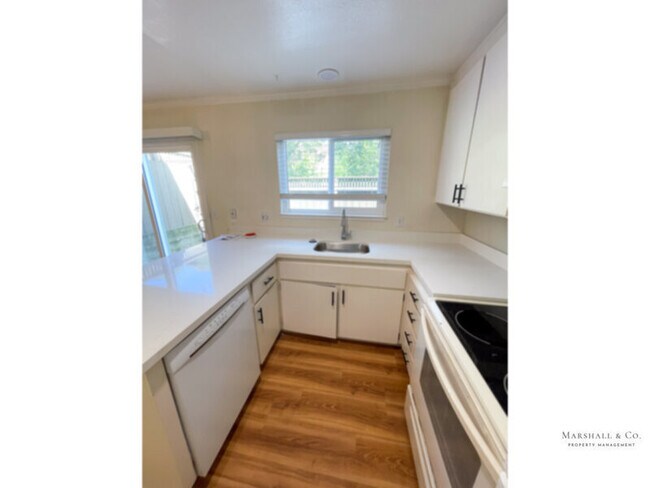 Building Photo - NEW LISTING! UPDATED 2BR/1BA IN CORTE MADERA W/ PARKING, NEW FLOORING, POOL, GREAT LOCAT