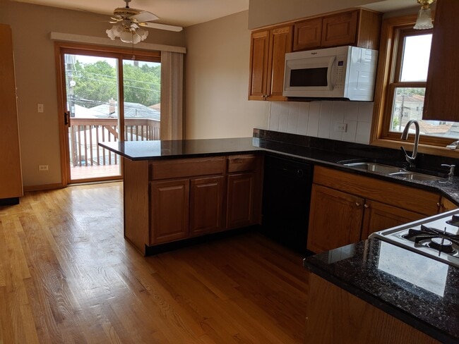Building Photo - 5473 N Parkside Ave