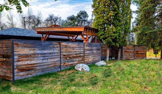 Building Photo - Gorgeous Whitefish Home