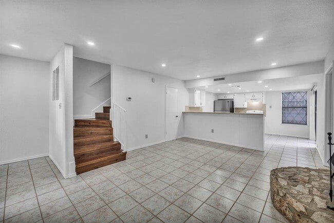 Building Photo - 4010 Cima Serena Dr