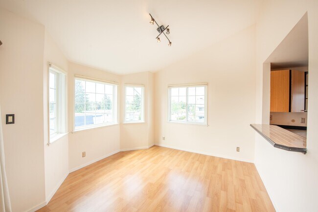 Building Photo - 722 N 85th St