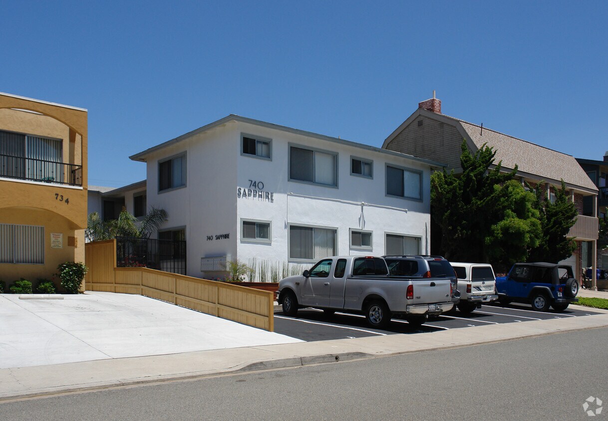 Primary Photo - 740 Sapphire St