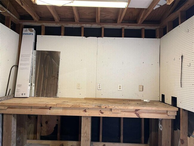 Building Photo - 5927 Maco St