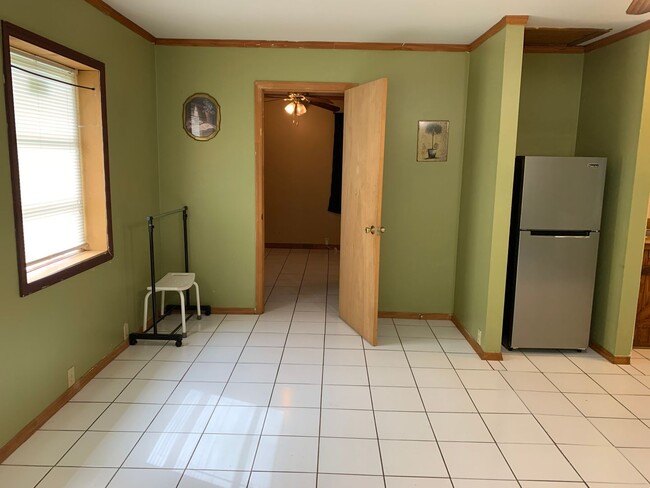 Building Photo - Affordable 1 Bed / 1 Bath Home – Available...