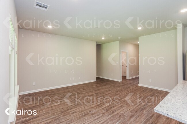 Building Photo - 30897 Clearview Ct.