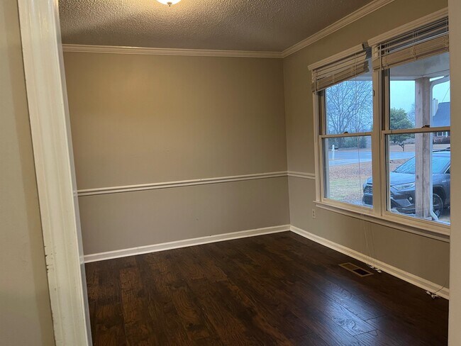 Foto del edificio - 120 Harwell Ln