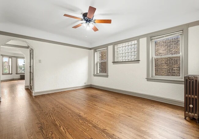 Foto del edificio - 5352 W Sunnyside Ave