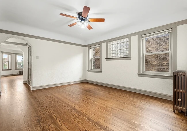 Building Photo - 5352 W Sunnyside Ave