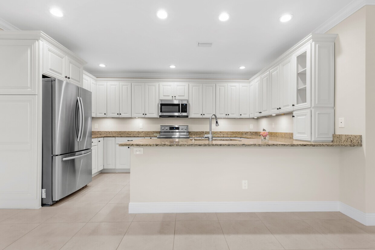 Foto principal - 4400 Vanda Dr