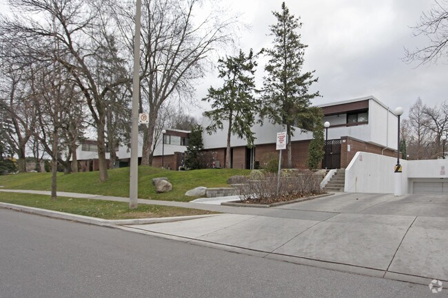 Photo du bâtiment - Winfield Estates