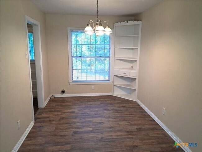 Foto del edificio - 1004 Nolan Ave