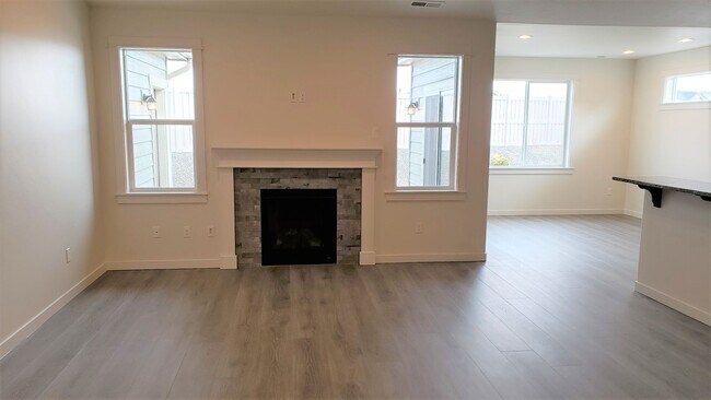 Foto del edificio - Like New Meridian Home!