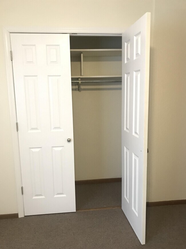 Building Photo - 1057 Everett Ct