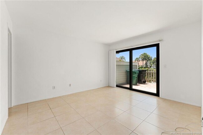 Foto del edificio - 1496 SE Colchester Cir