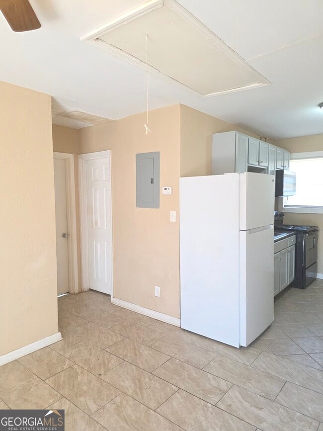 Foto del edificio - 1347 E Washington Rd