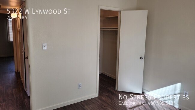 Building Photo - 5322 W Lynwood St