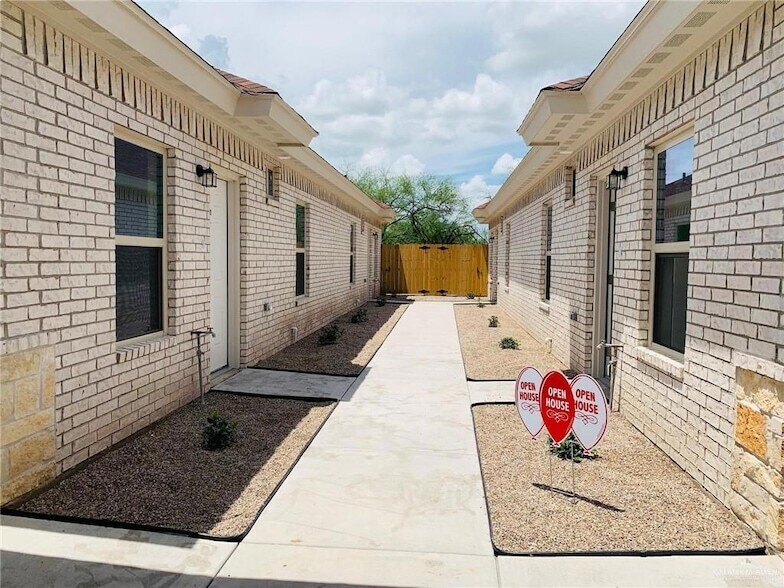 Primary Photo - 1217 W Garfield Ave