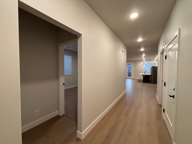 Building Photo - SINGLE LEVEL TOWNHOME FOR RENT!