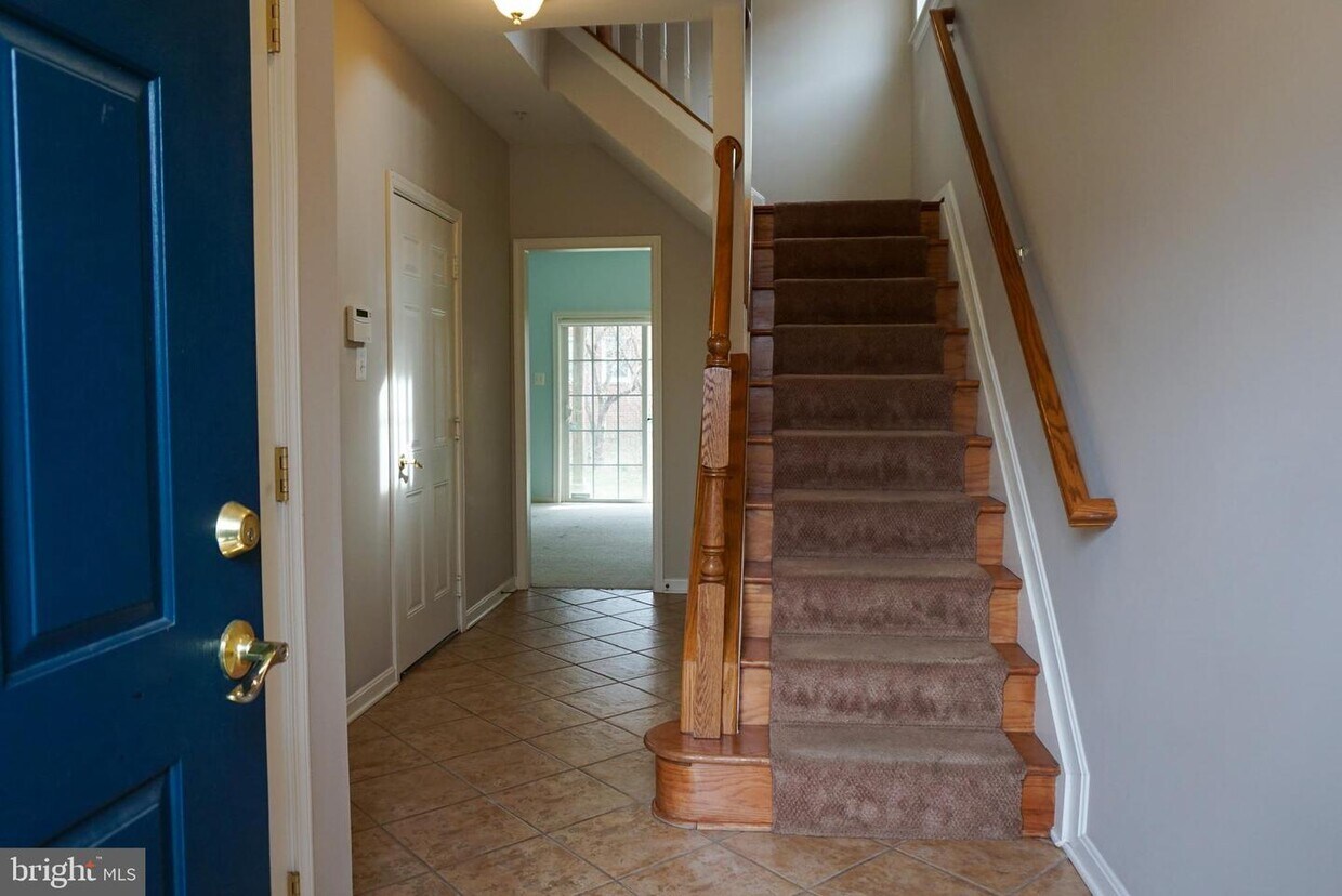 Primary Photo - 119 Hearth Ct