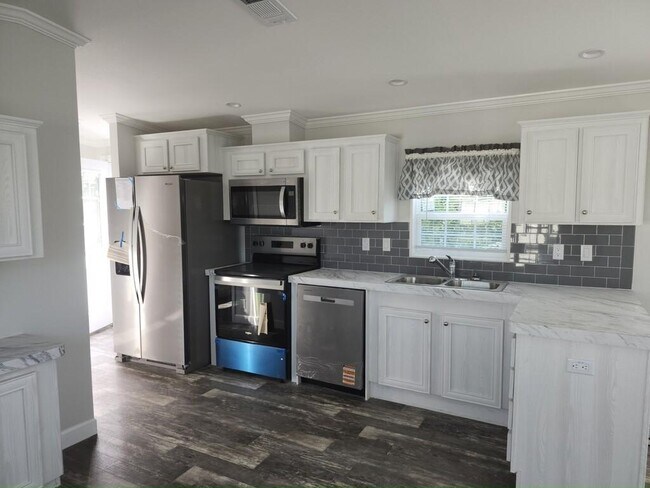 Building Photo - 43 Lake Griffin Dr