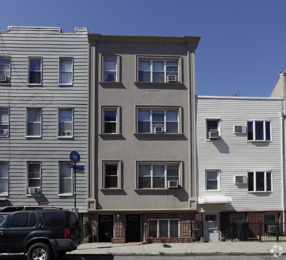Building Photo - 609 Lorimer St
