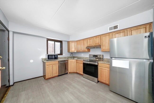 Building Photo - 15813 Aspen Ct