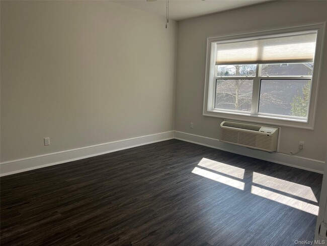 Building Photo - 11 Farries Ave