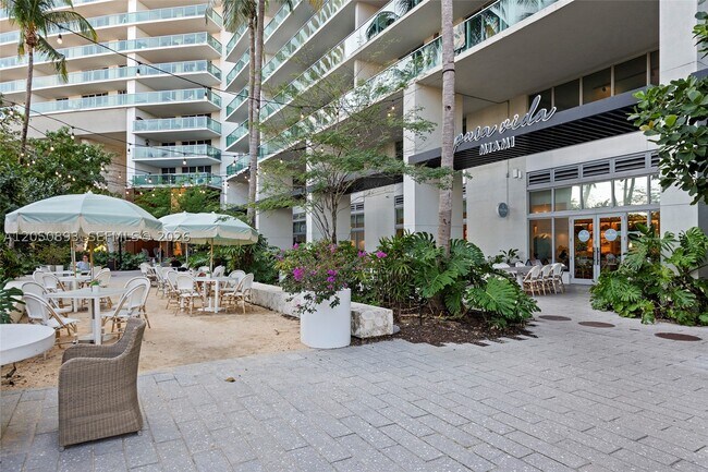 Building Photo - 1500 Bay Dr E