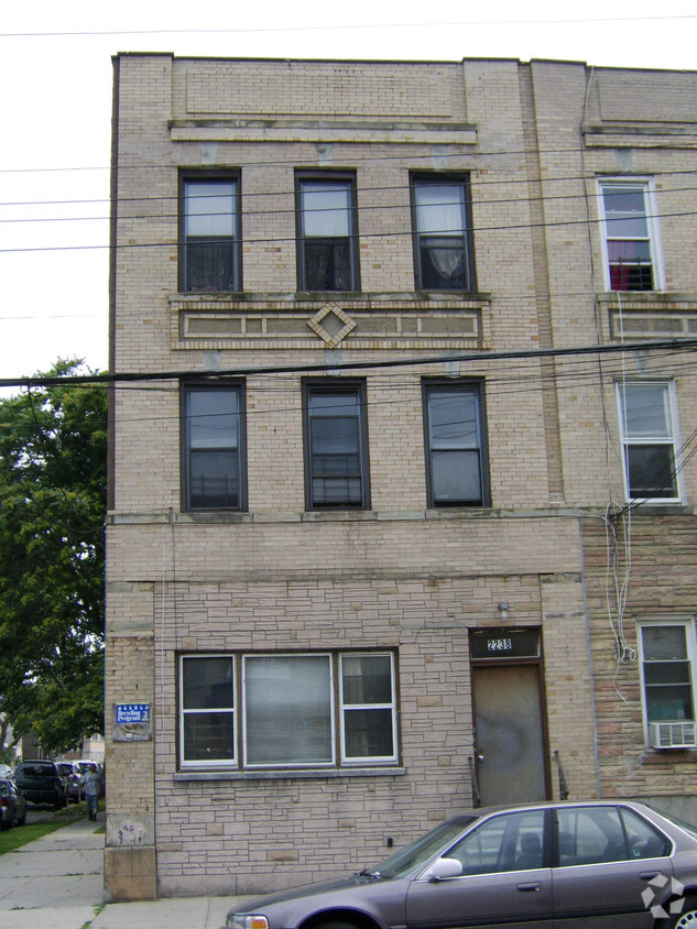 Primary Photo - 2238 Light St