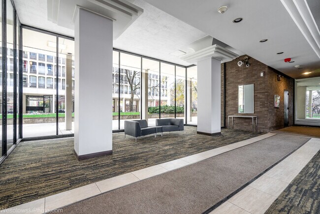 Building Photo - 1401 E 55th St