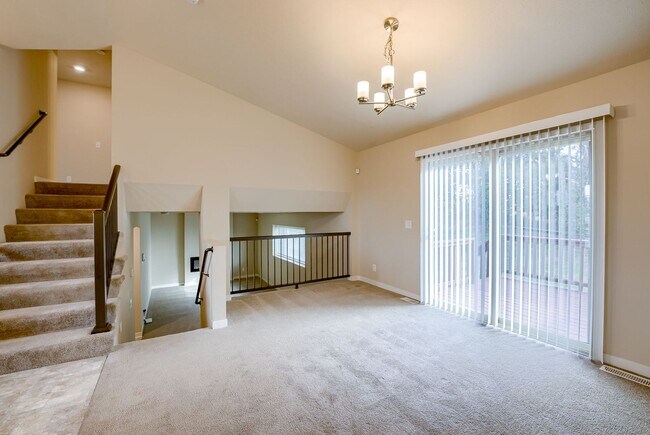 Foto del edificio - 3 Bedroom Just Minutes from Lake Cunningham!!