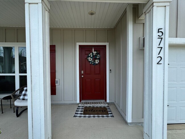 Foto del edificio - Gorgeous Corner Lot Home