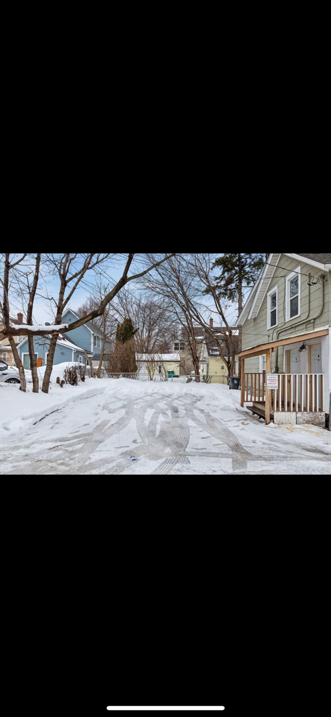 Building Photo - 1060 Arcade St