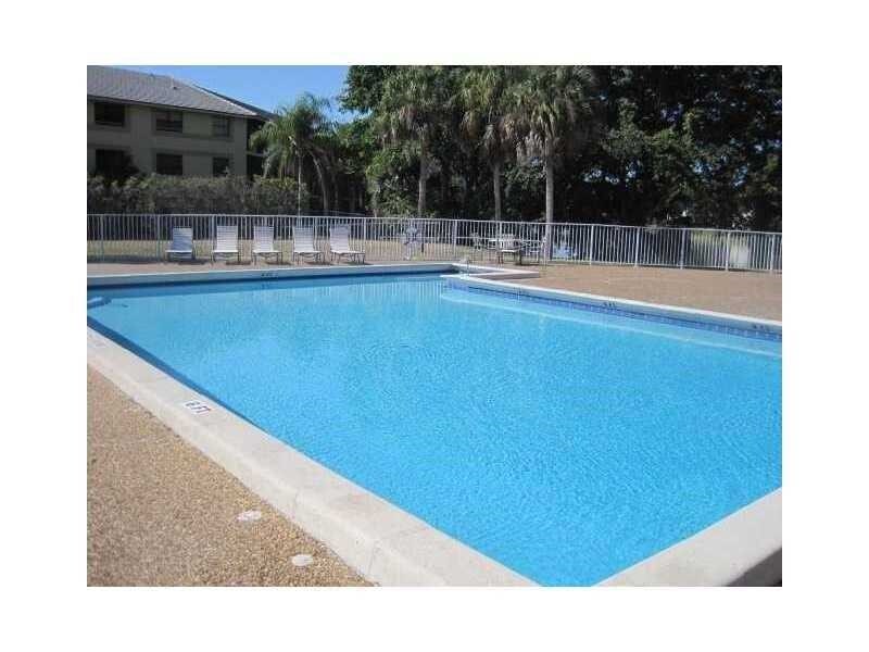 Foto principal - 8917 NW 28th Dr
