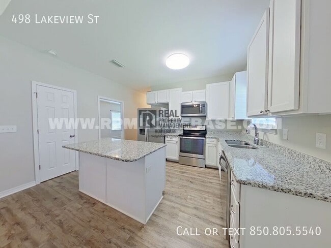 Building Photo - 498 Lakeview St