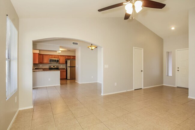 Foto del edificio - 8808 W Golden Ln