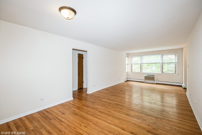 Building Photo - 1320 W Lunt Ave