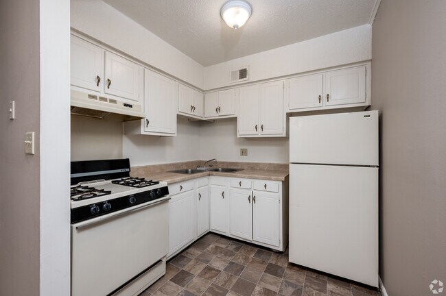 Building Photo - Woodland Springs