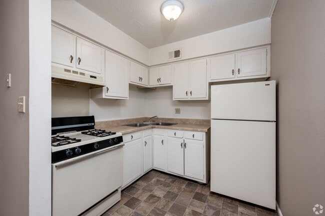 Building Photo - Woodland Springs