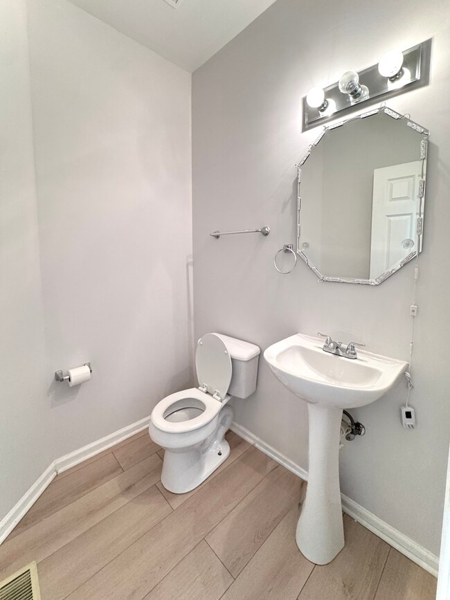 Building Photo - 2350 Sheehan Dr