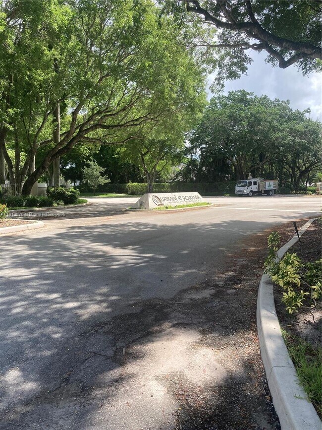 Foto del edificio - 9813 NW 3 St