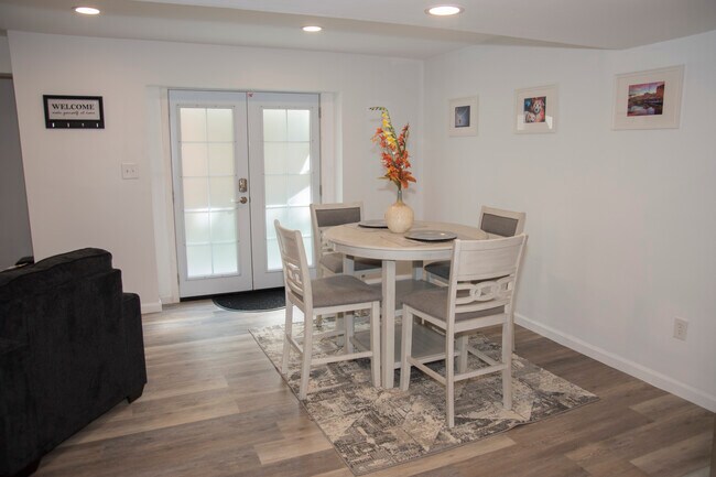 Entrance to Private apartment/Dining room - 15404 Brinton Way